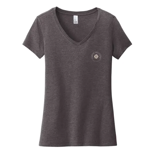Camiseta Very Importante para mujer de District® con cuello en V y estampado en el lado izquierdo del pecho y la espalda
